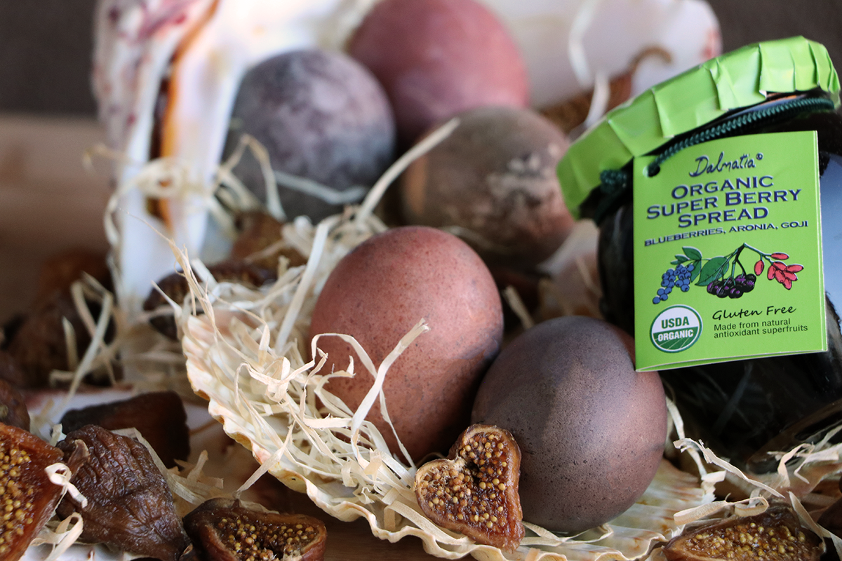 Color your Easter Eggs with Natural Ingredients